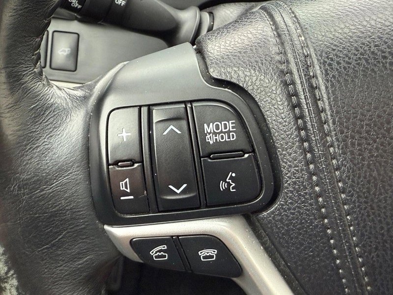 Used 2015 Toyota Highlander XLE image 16