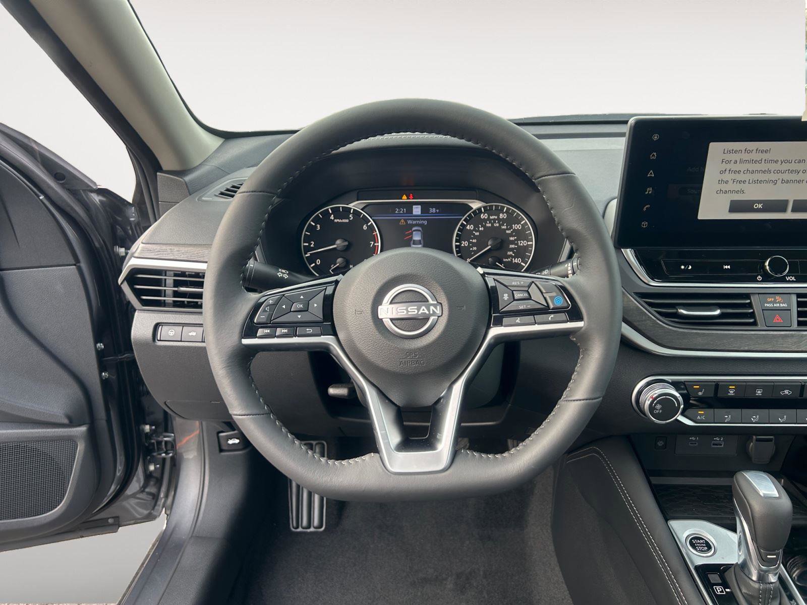 Used 2024 Nissan Altima 2.5 SV w/ SV Premium Package image 13