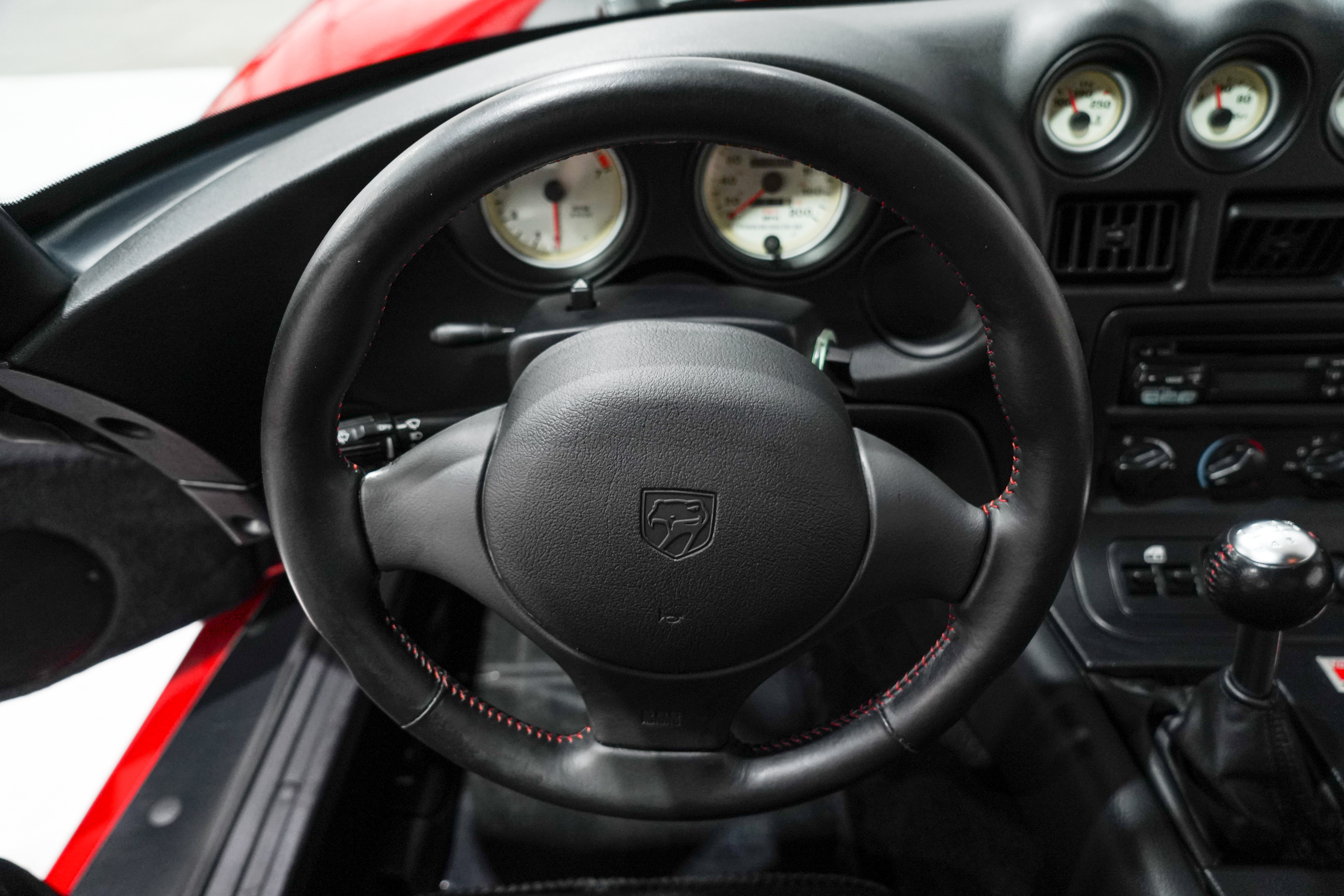 Used 2002 Dodge Viper GTS RWD image 10