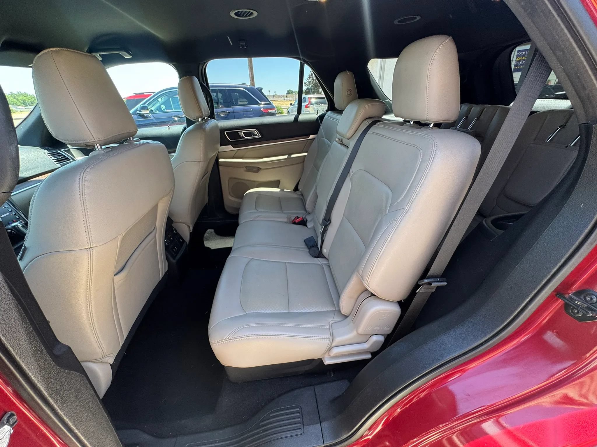 Used 2019 Ford Explorer Limited w/ Class III Trailer Tow Package FWD image 18