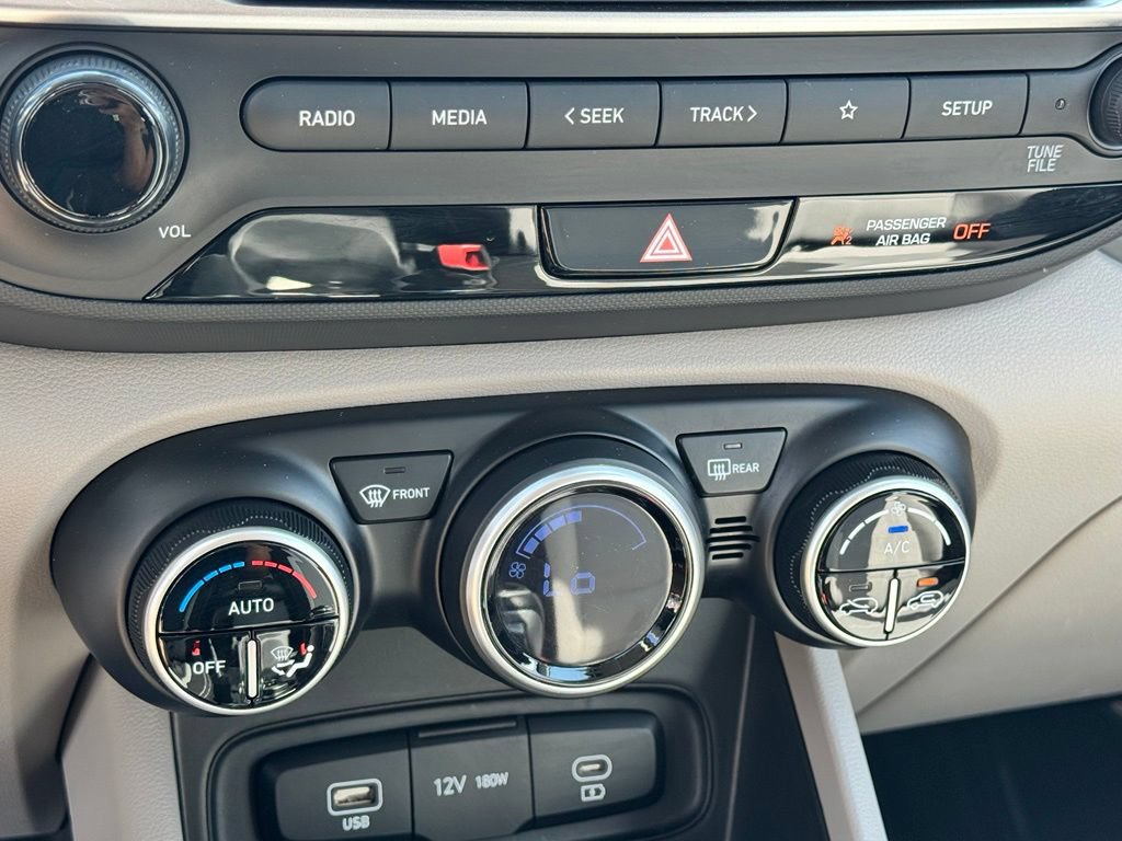 Used 2025 Hyundai Venue SEL FWD image 18