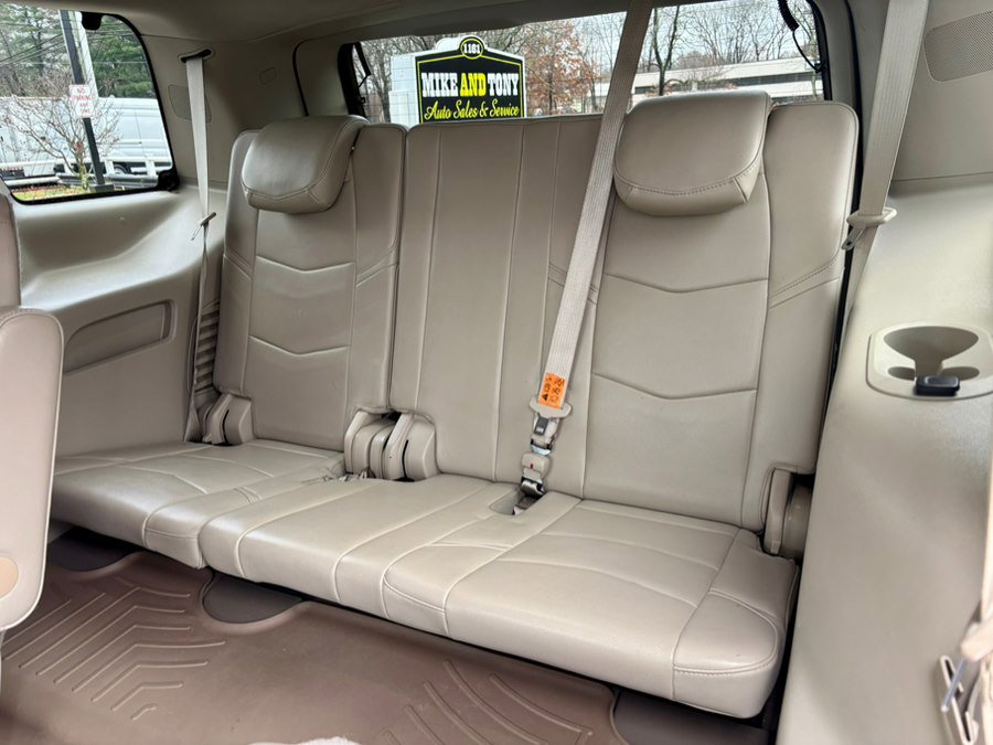 Used 2018 Cadillac Escalade Premium Luxury AWD/4WD image 16