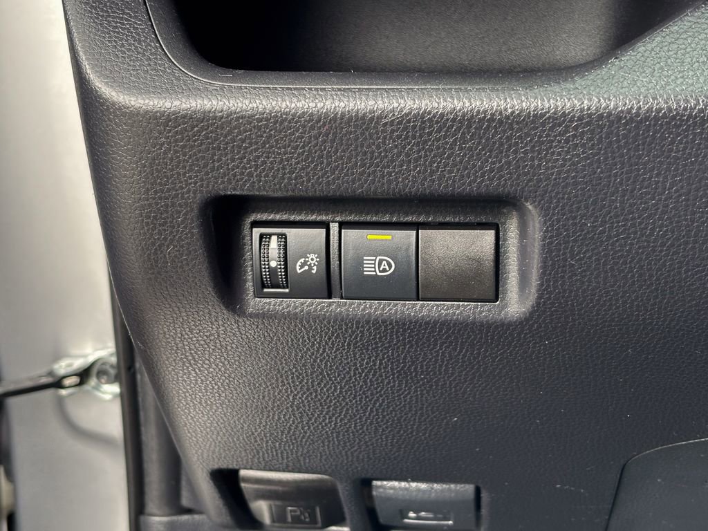 Used 2019 Toyota RAV4 XLE FWD image 32