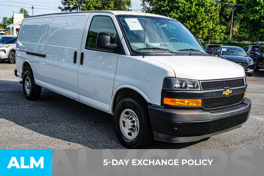 Used 2025 Chevrolet Express 3500 Extended w/ Driver Convenience Package RWD image 3