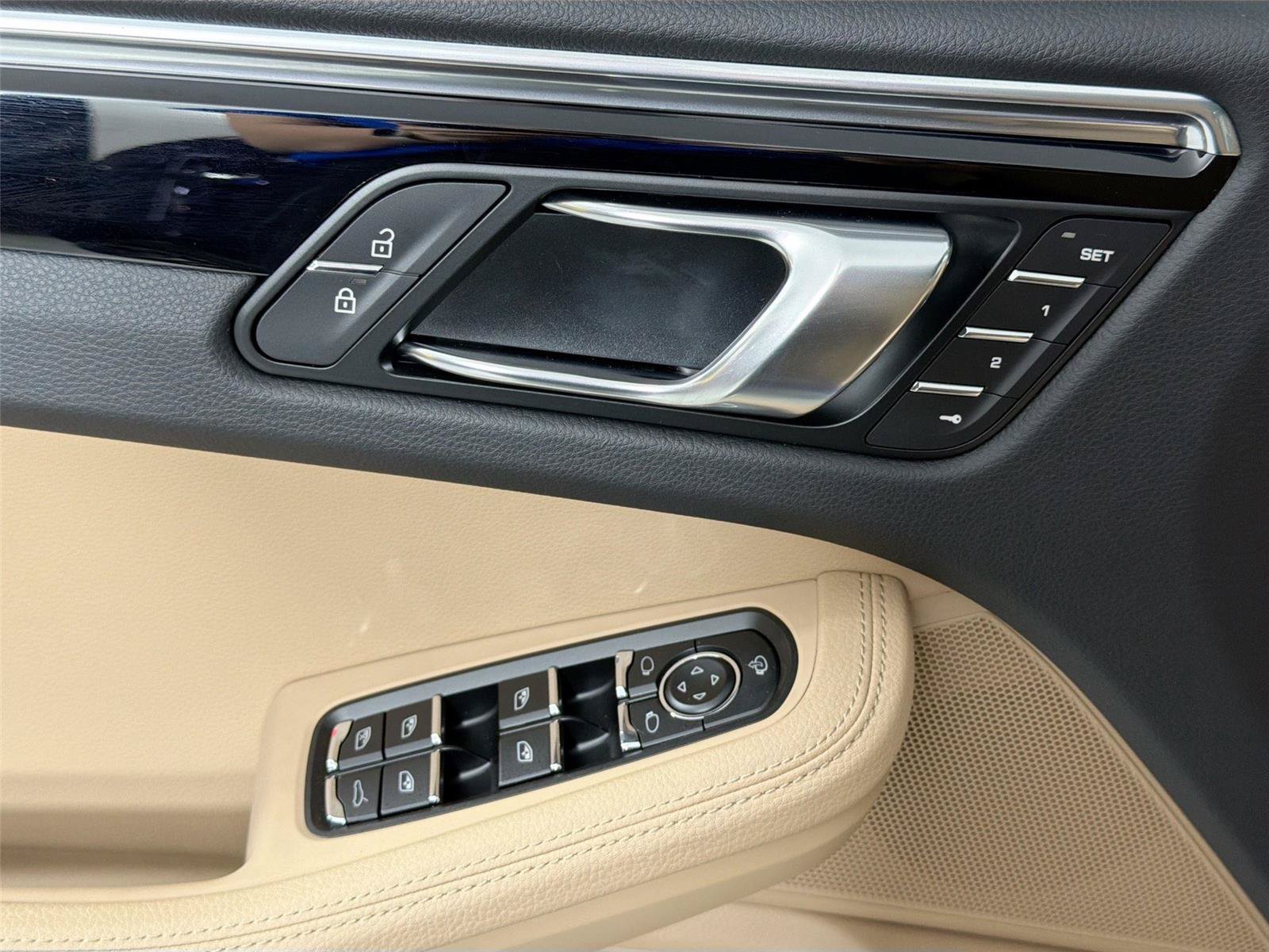 Certified 2026 Porsche Macan Turbo AWD/4WD image 31