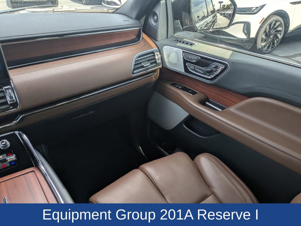 Used 2024 Lincoln Navigator Reserve image 21