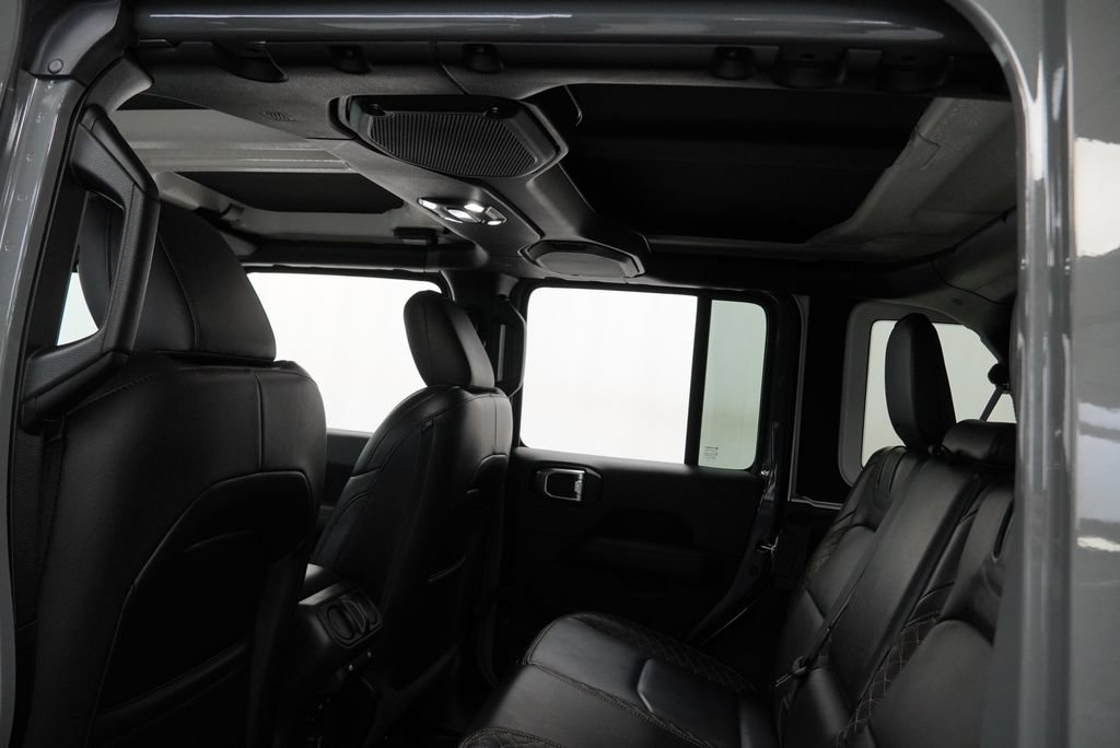 Used 2023 Jeep Wrangler Unlimited Sahara AWD/4WD image 19