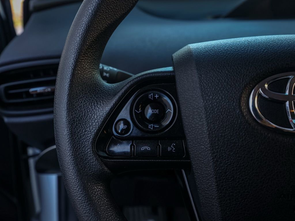 Used 2021 Toyota Prius L Eco image 26