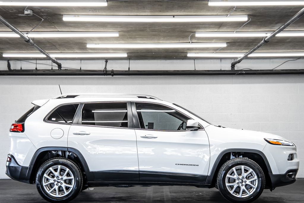 Used 2018 Jeep Cherokee Latitude Plus image 6