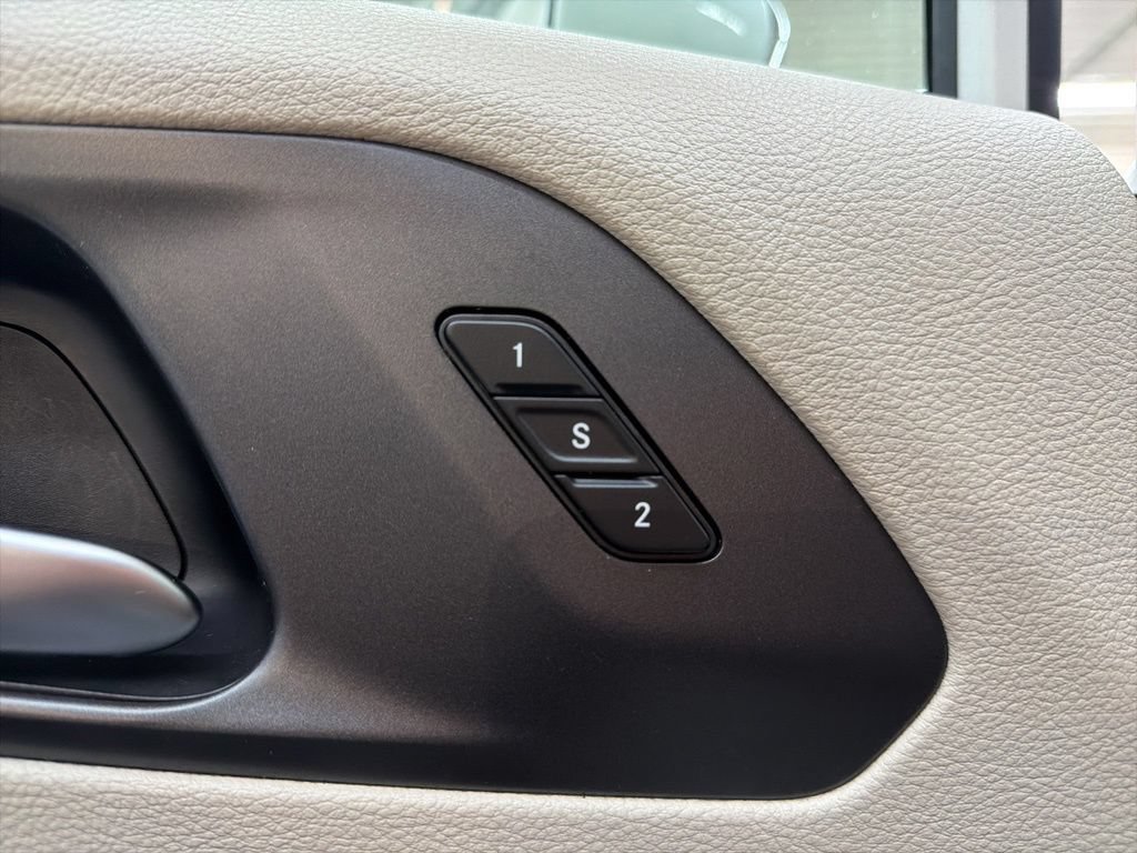 Used 2020 Chrysler Pacifica Limited FWD image 41