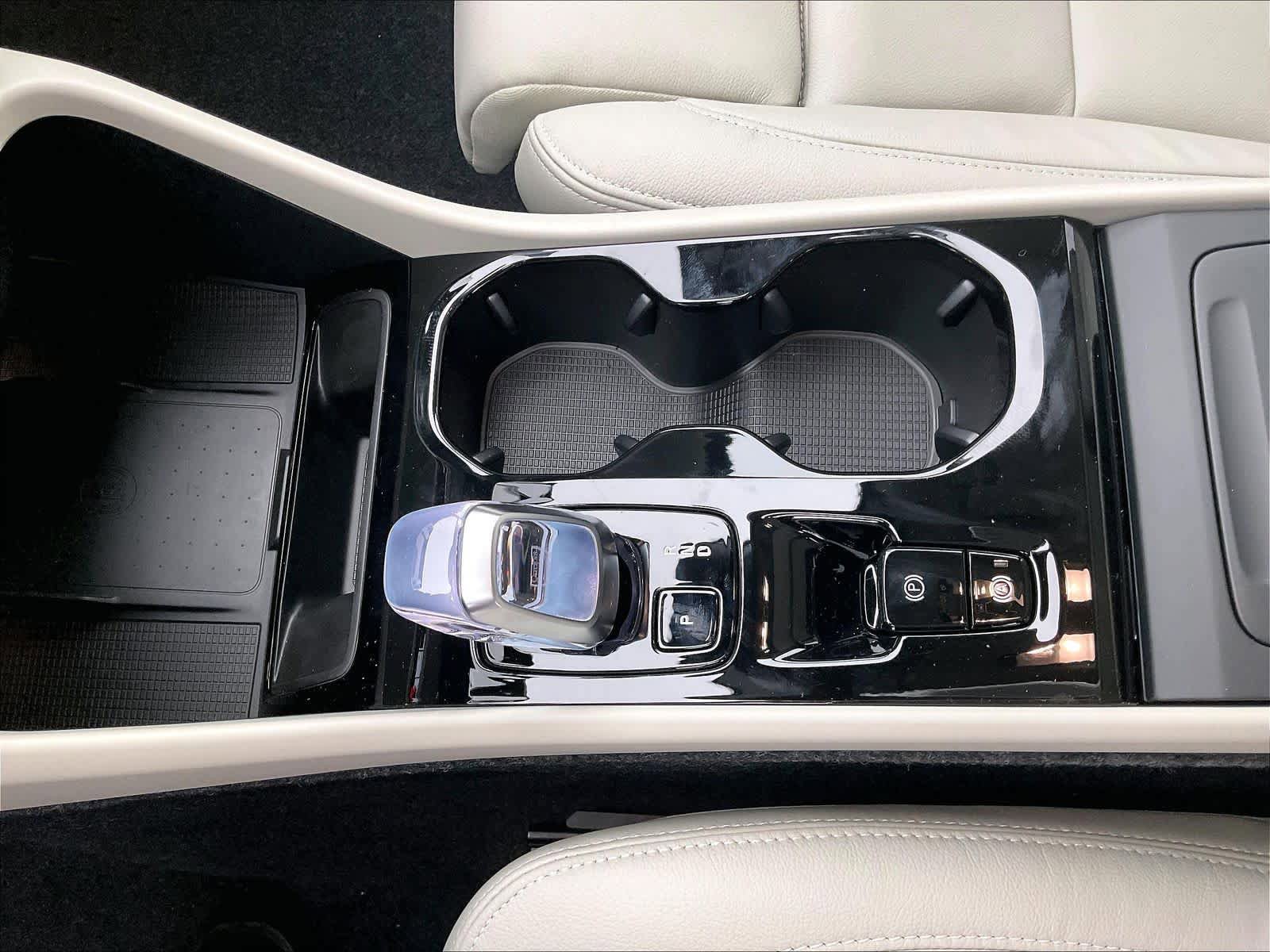 New 2026 Volvo XC40 B5 Plus w/ Protection Package Premier AWD/4WD image 10