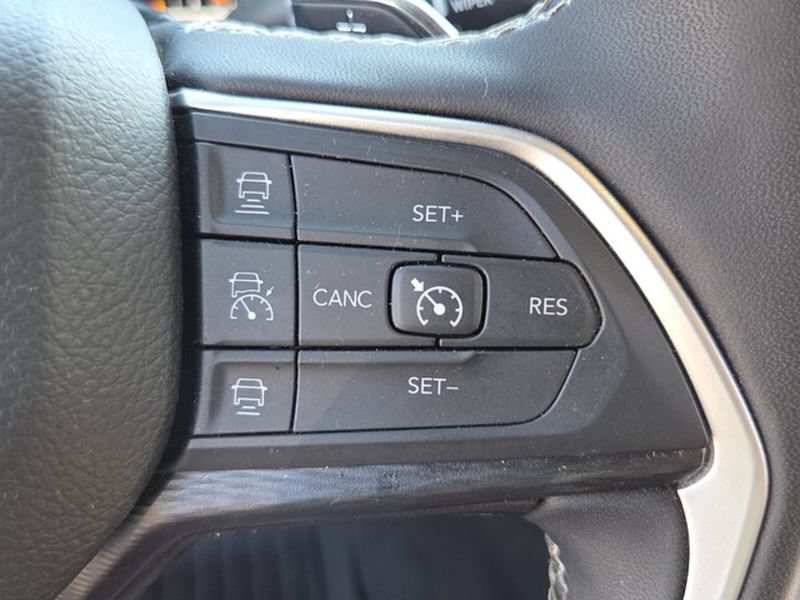 Used 2024 Jeep Grand Cherokee L Altitude AWD/4WD image 24