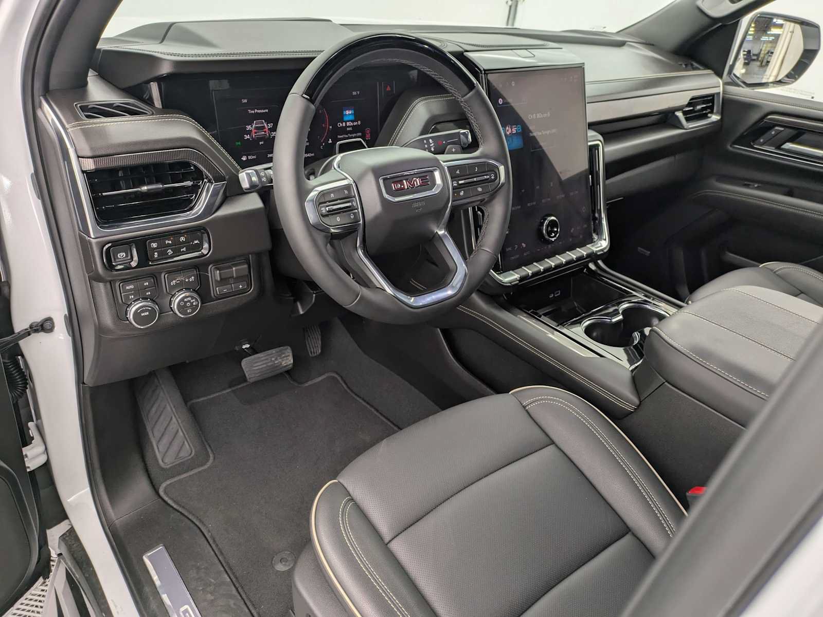 Used 2026 GMC Yukon XL Elevation AWD/4WD image 2