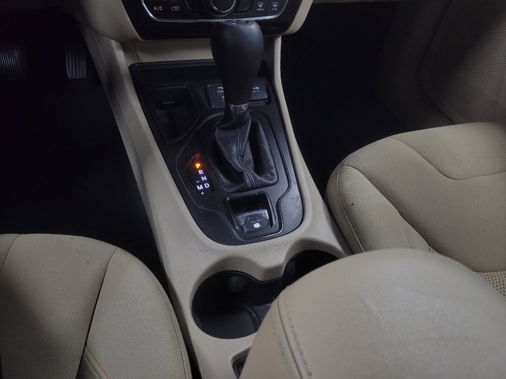 Used 2020 Jeep Cherokee Latitude FWD image 26