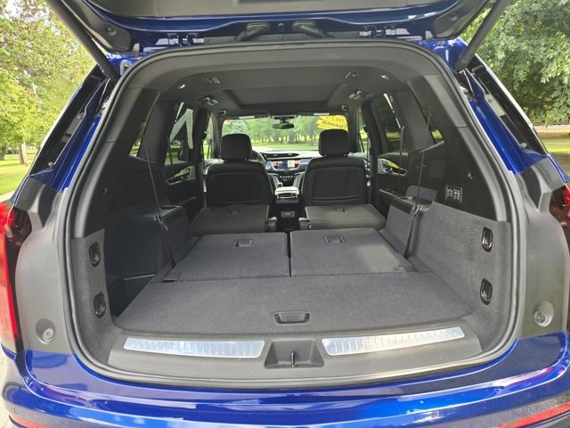 Used 2025 Cadillac XT6 Premium Luxury image 8