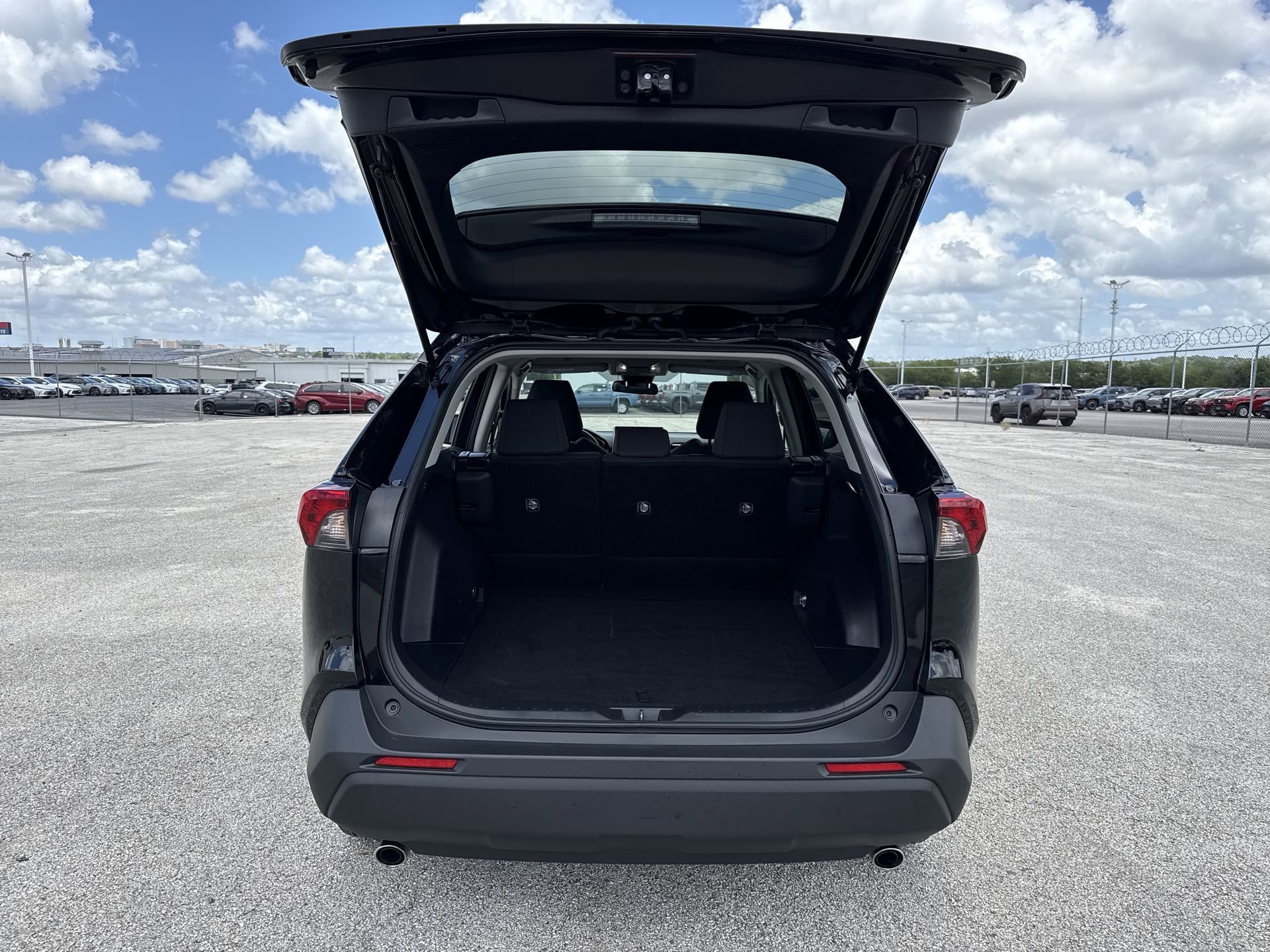 Certified 2025 Toyota RAV4 LE FWD image 20
