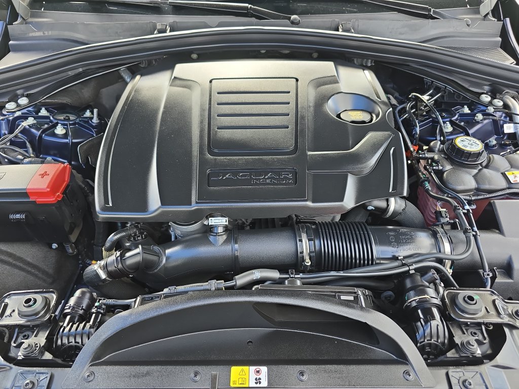 Certified 2025 Jaguar F-PACE R-Dynamic S AWD/4WD image 31
