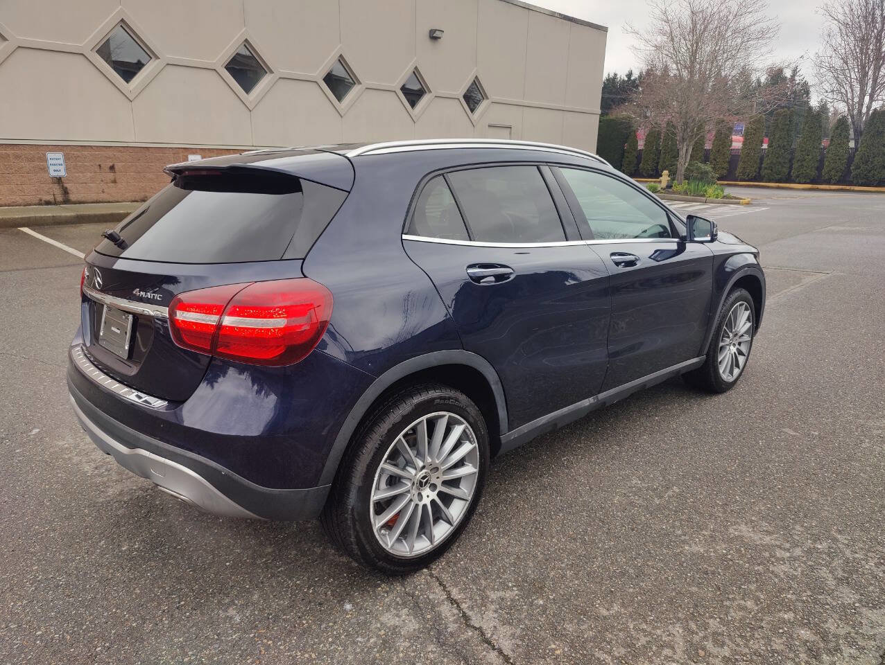 Used 2019 Mercedes-Benz GLA 250 4MATIC w/ Premium Package image 3