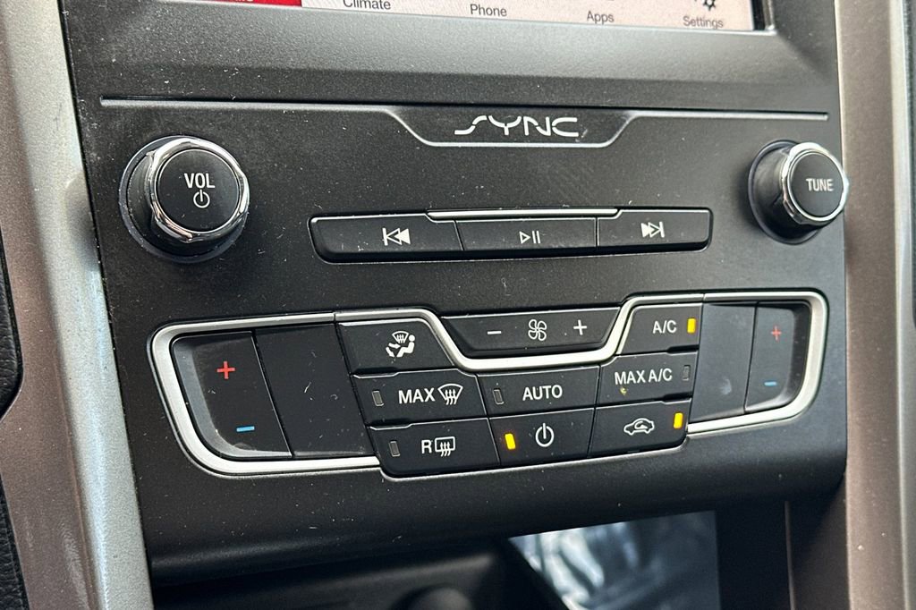 Used 2019 Ford Fusion SE image 18