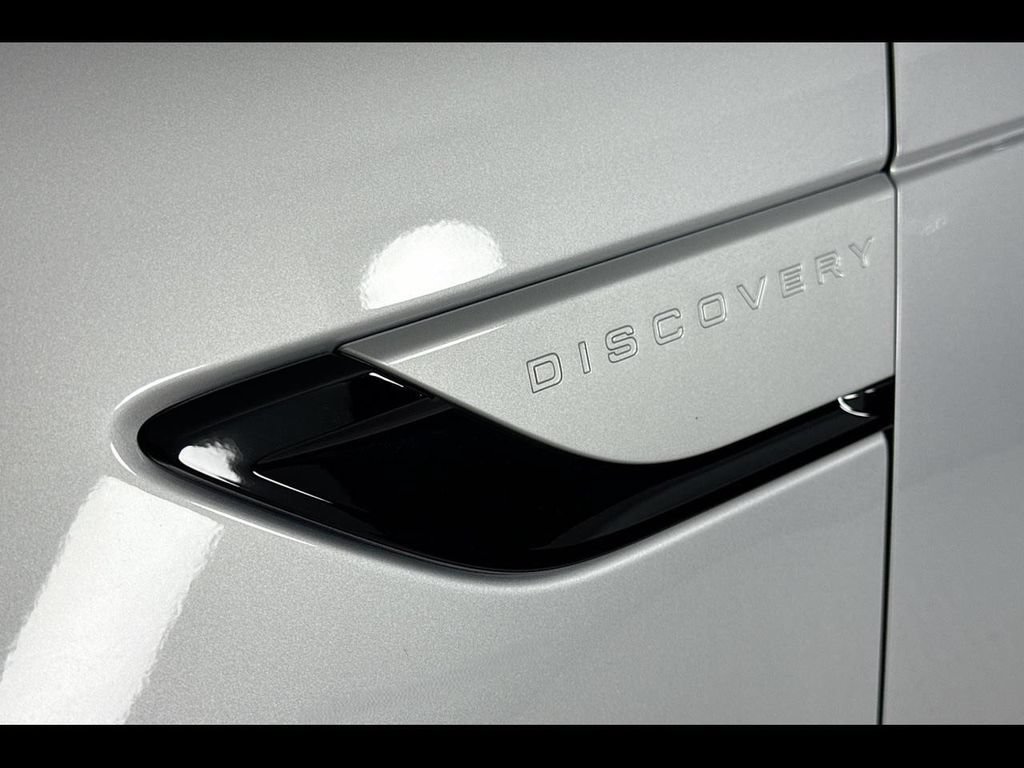 Used 2024 Land Rover Discovery S AWD/4WD image 23