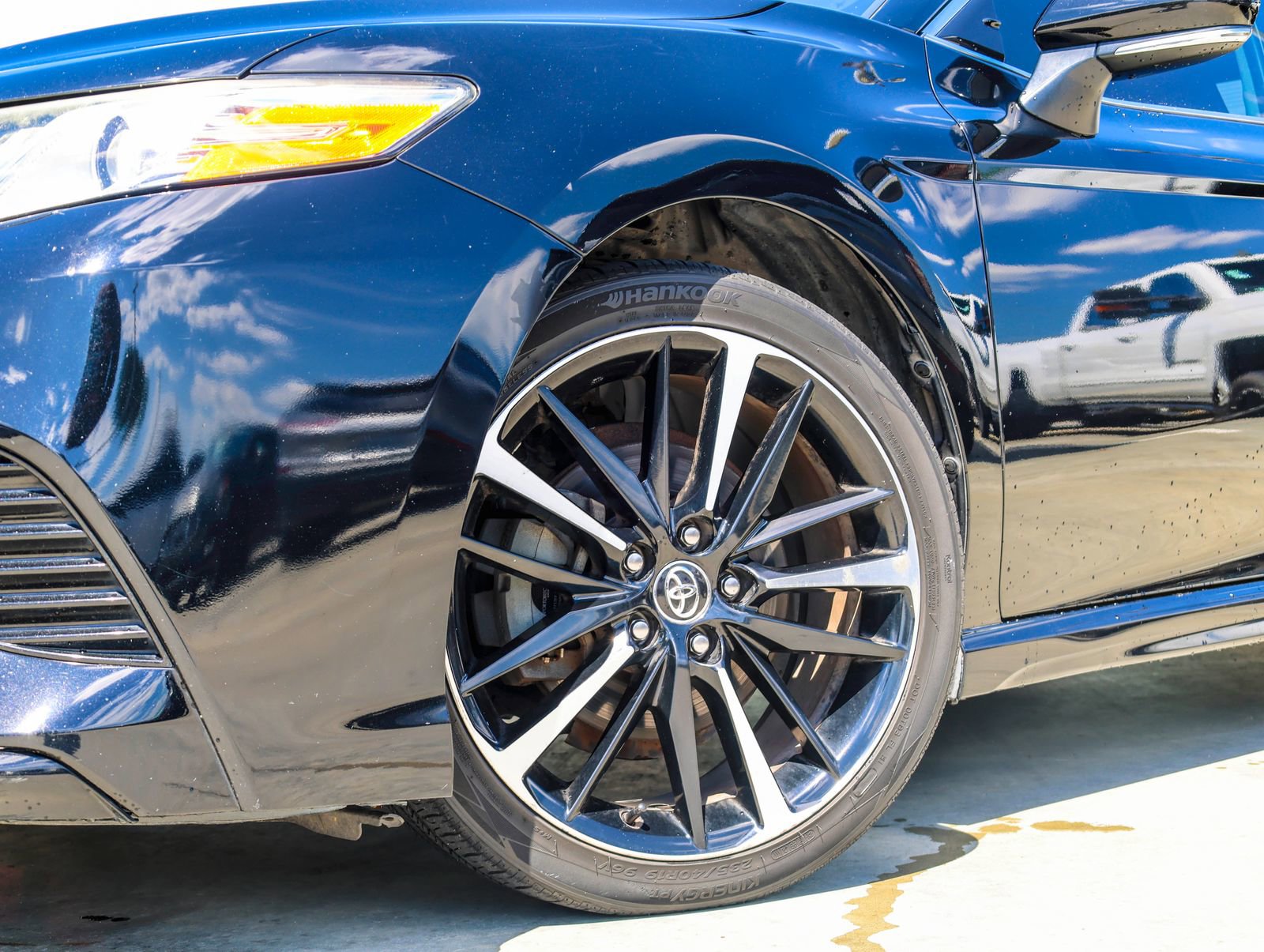 Used 2020 Toyota Camry XSE FWD image 2