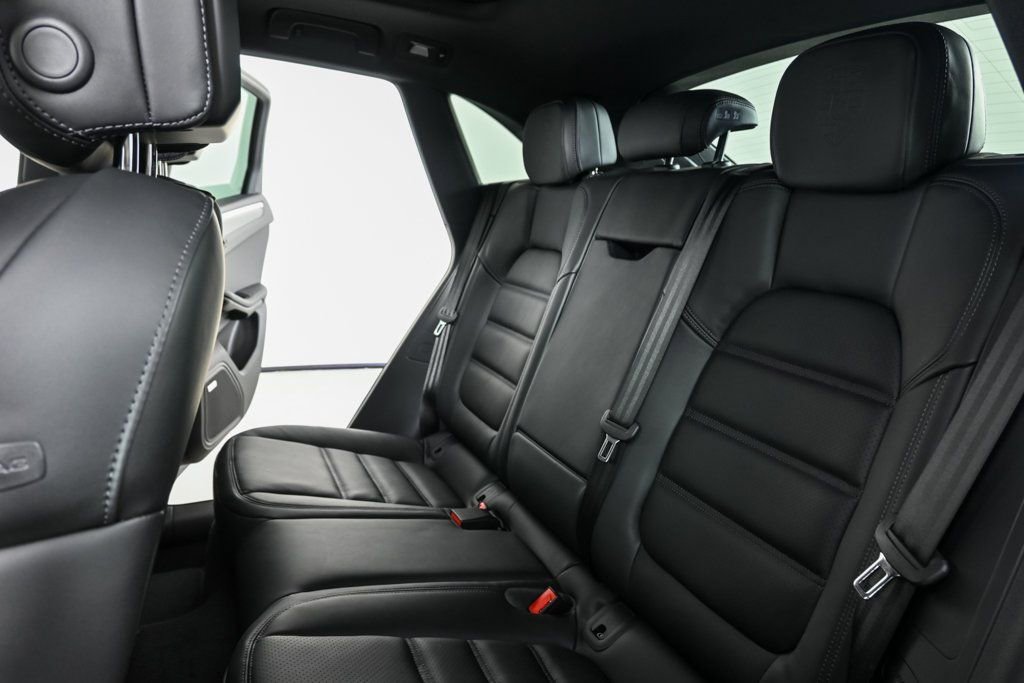 New 2026 Porsche Macan image 22