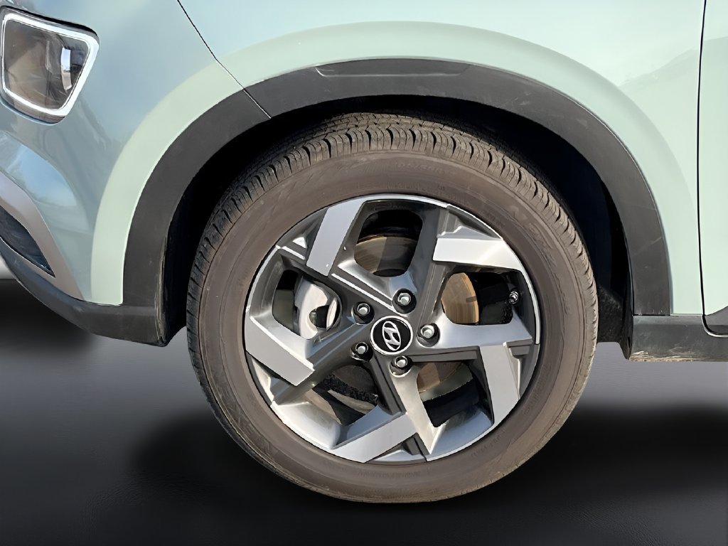 Used 2025 Hyundai Venue Limited FWD image 31
