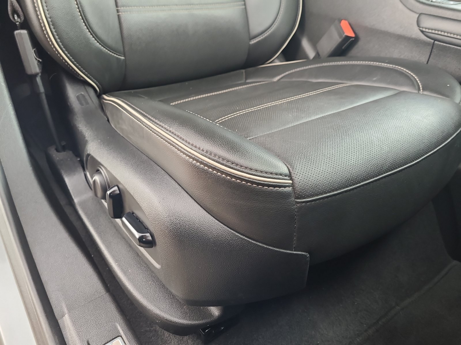 Used 2023 GMC Acadia Denali FWD image 30