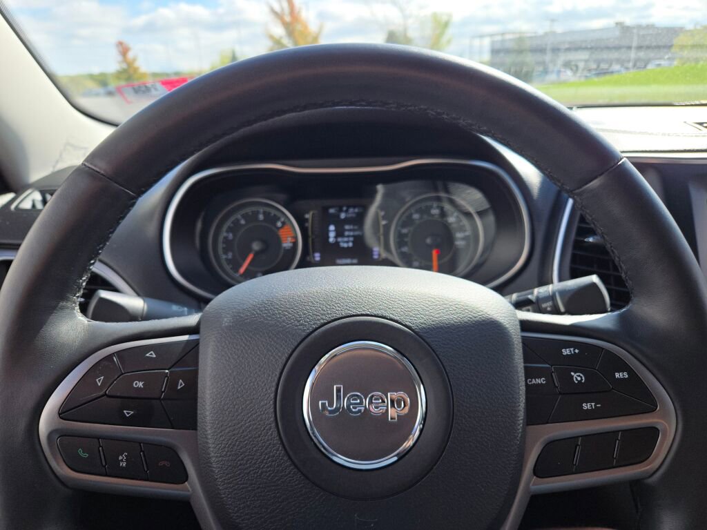 Used 2019 Jeep Cherokee Latitude Plus w/ Comfort/Convenience Group image 29