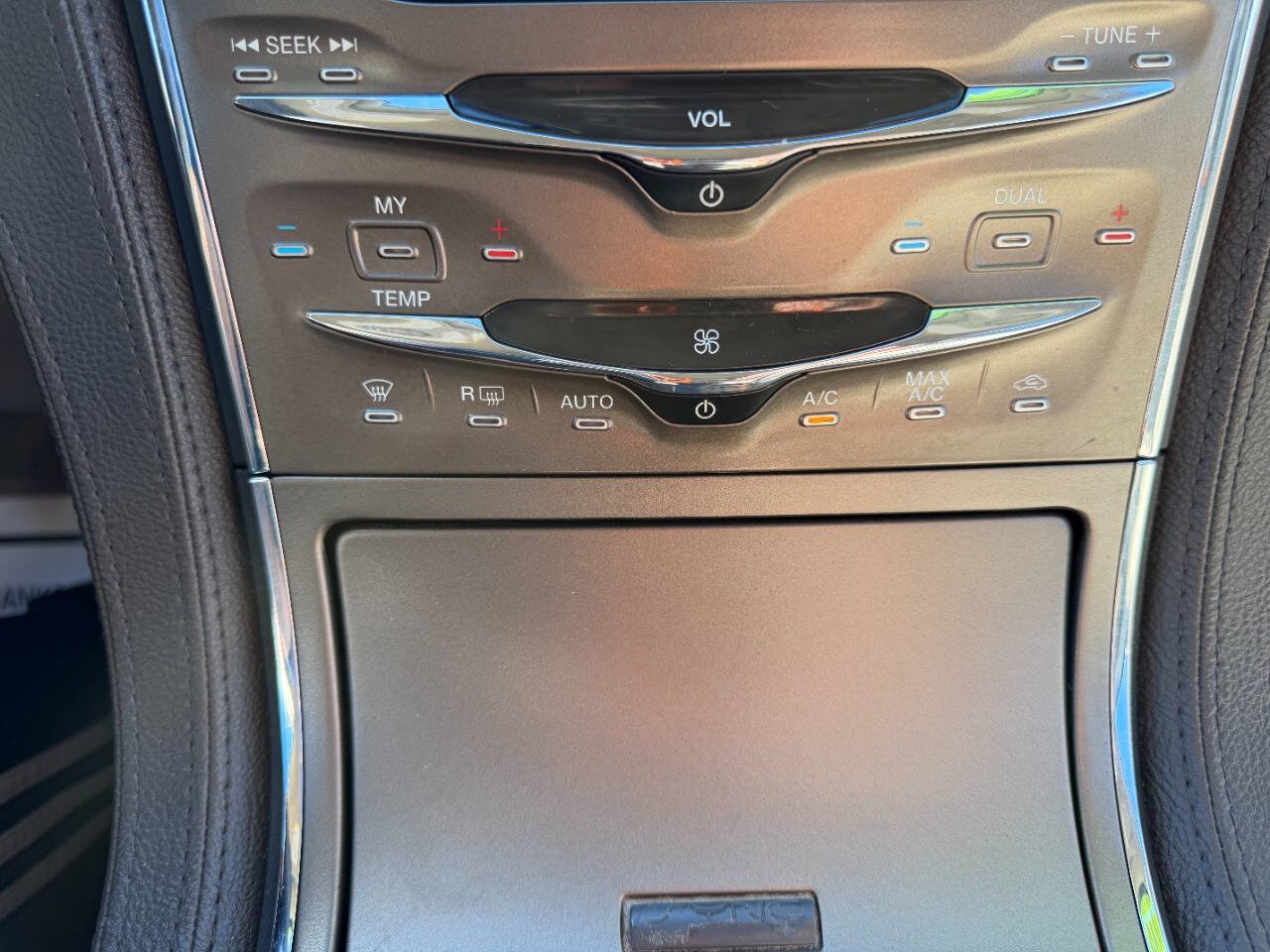 Used 2012 Lincoln MKX AWD image 24
