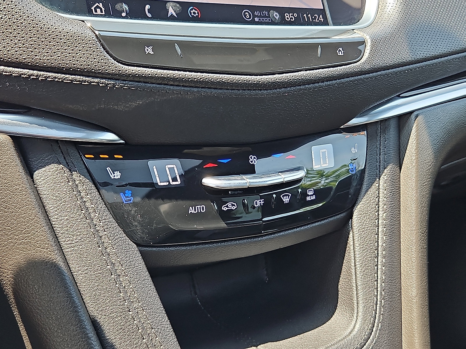 Used 2022 Cadillac XT5 Premium Luxury w/ Technology Package AWD/4WD image 16
