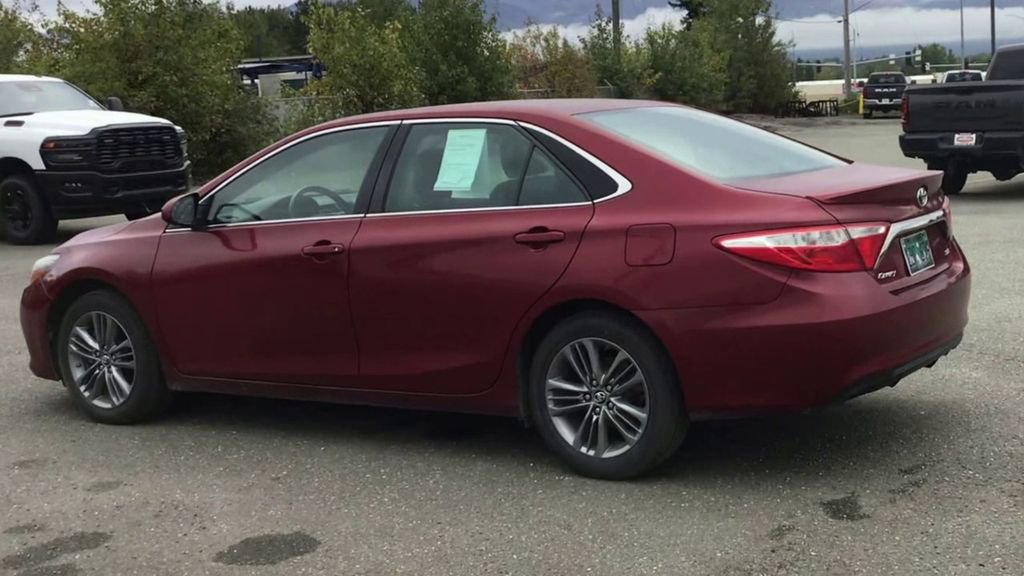 Used 2017 Toyota Camry SE image 6