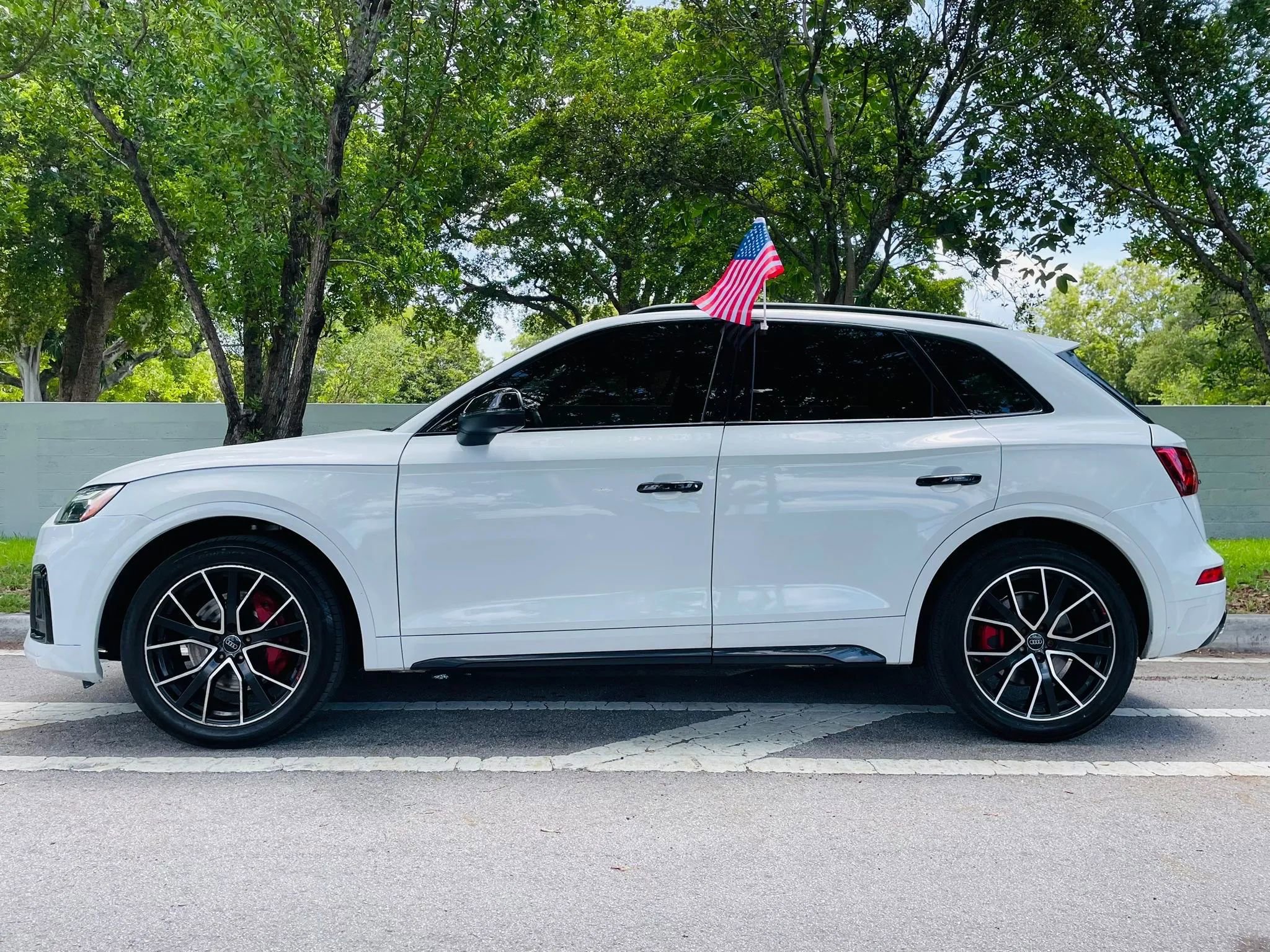 Used 2021 Audi SQ5 Premium Plus w/ Premium Plus Package AWD/4WD image 2