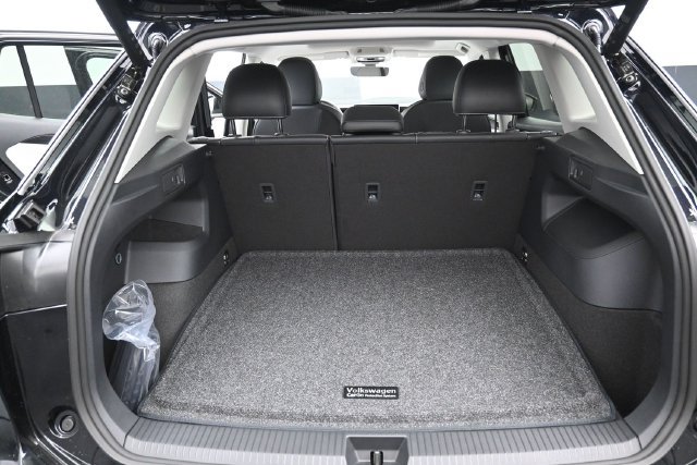 New 2026 Volkswagen Tiguan SE FWD image 12