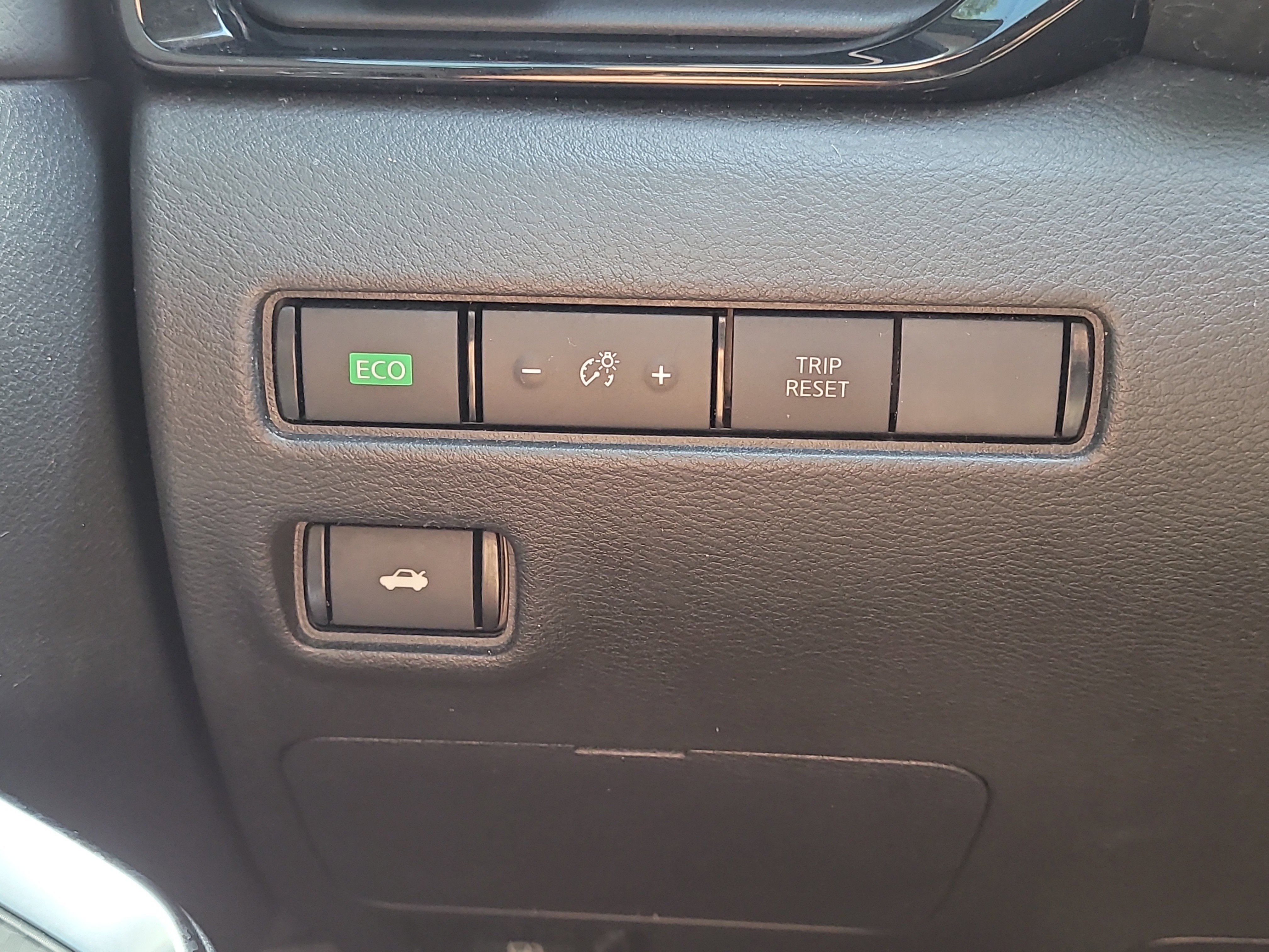 Used 2020 Nissan Sentra SR w/ Premium Package FWD image 28