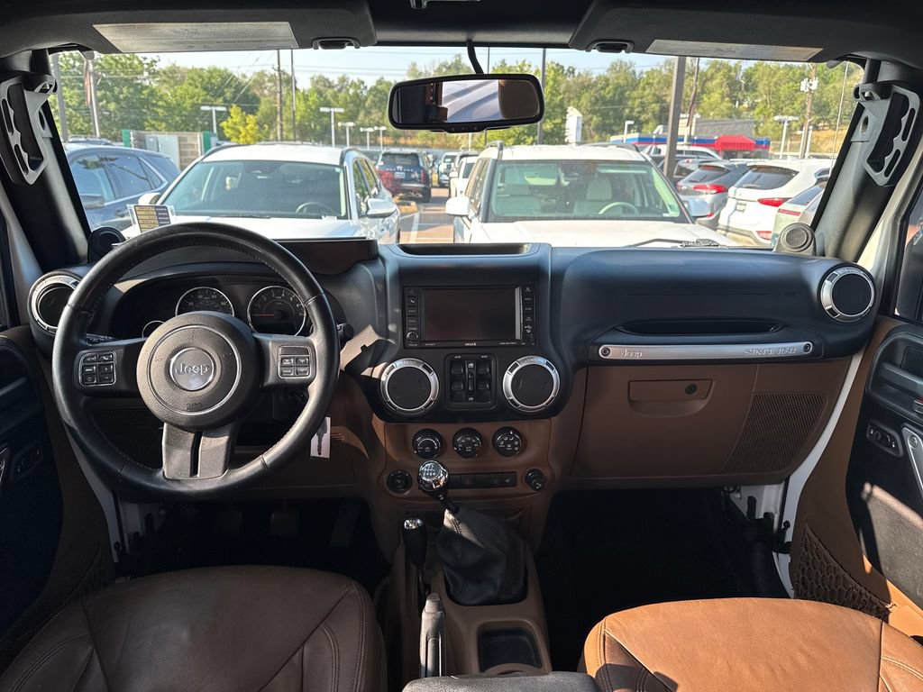 Used 2013 Jeep Wrangler Unlimited Sahara w/ Connectivity Group AWD/4WD image 15