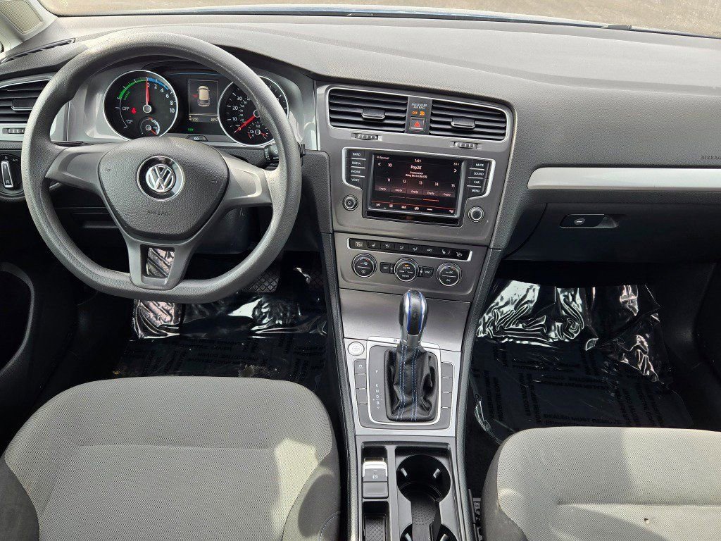 Used 2016 Volkswagen e-Golf SE w/ DC Fast Charging Package image 19