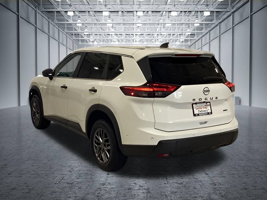 Used 2024 Nissan Rogue S AWD/4WD image 3