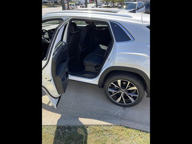 New 2026 Volkswagen Atlas Cross Sport SEL Premium R-Line AWD/4WD image 6