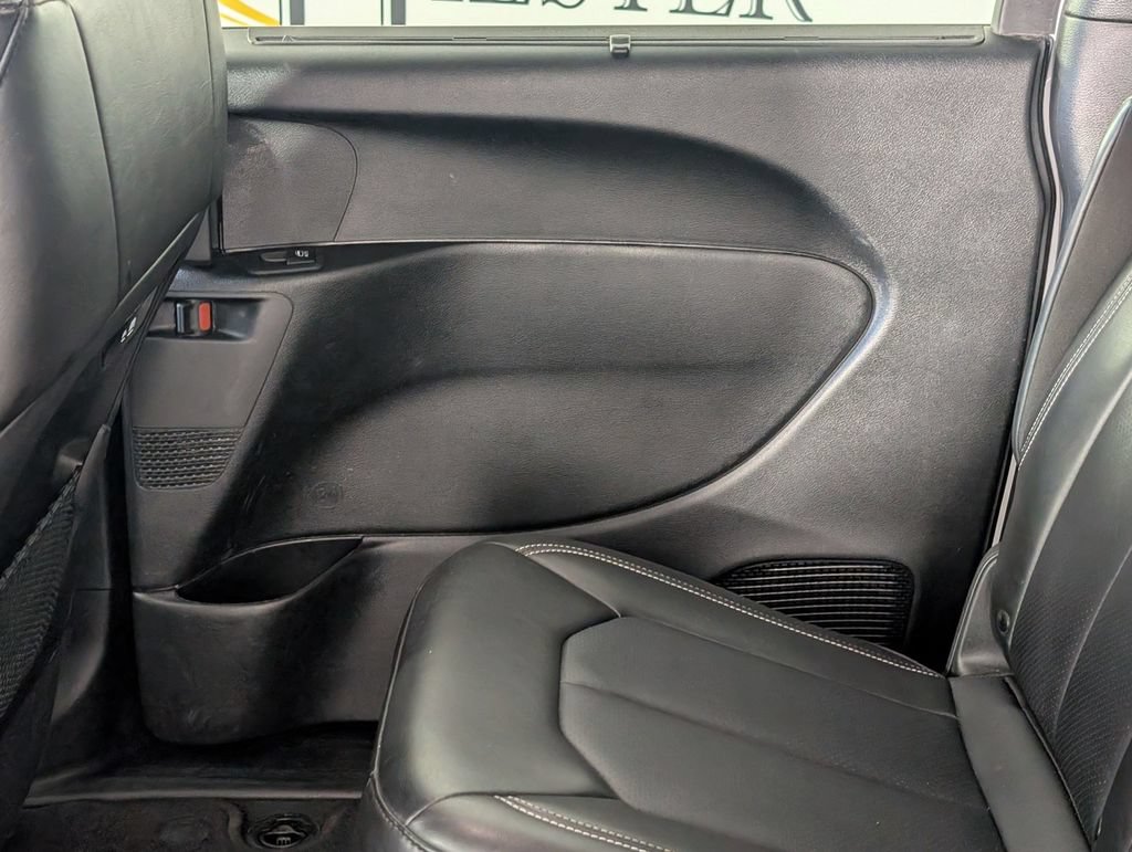 Used 2025 Chrysler Pacifica Select FWD image 27
