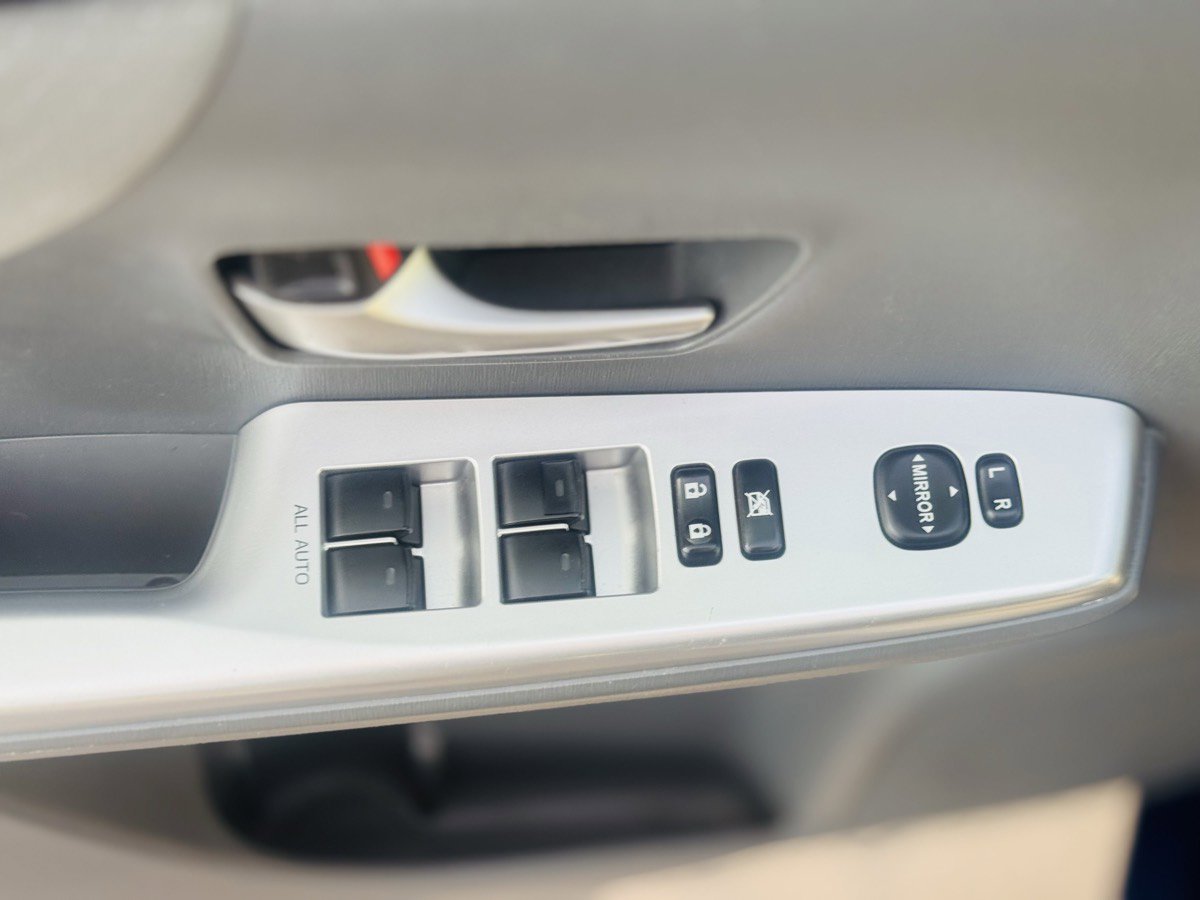 Used 2014 Toyota Prius V Two image 19