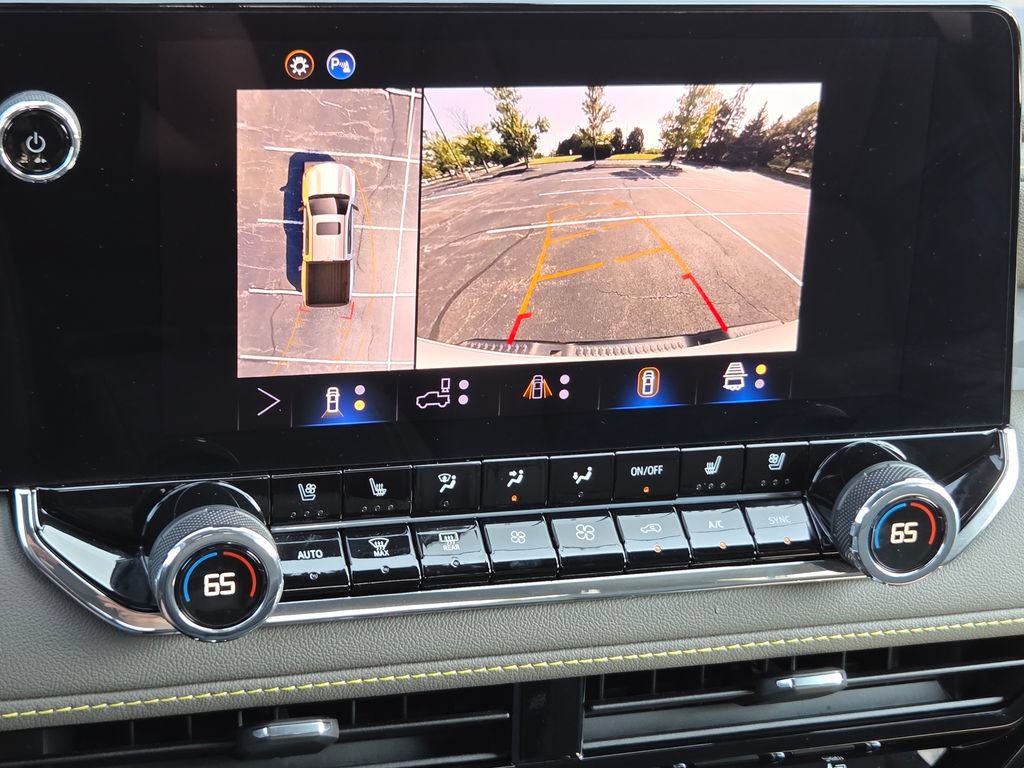 Used 2025 Chevrolet Colorado ZR2 w/ Technology Package AWD/4WD image 17