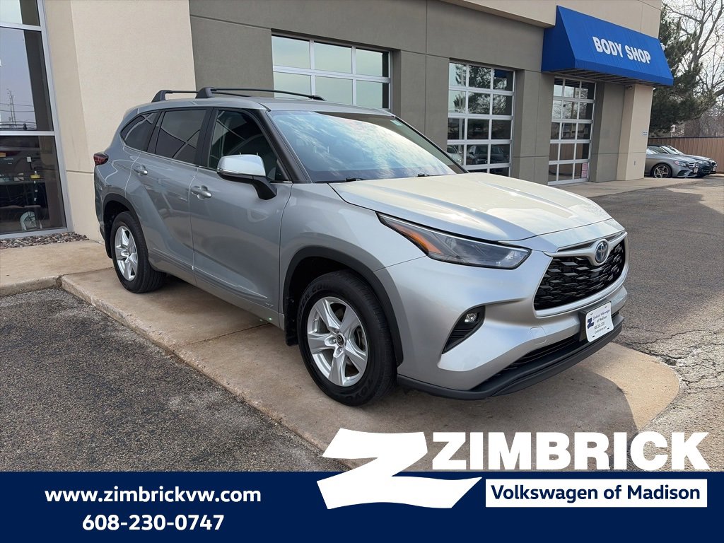 Used 2023 Toyota Highlander LE image 1