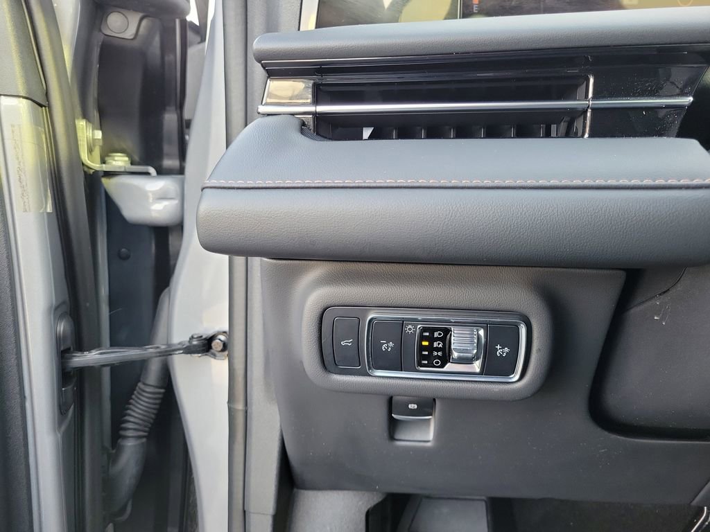 Certified 2024 Lincoln Nautilus Reserve w/ Equipment Group 202A image 22