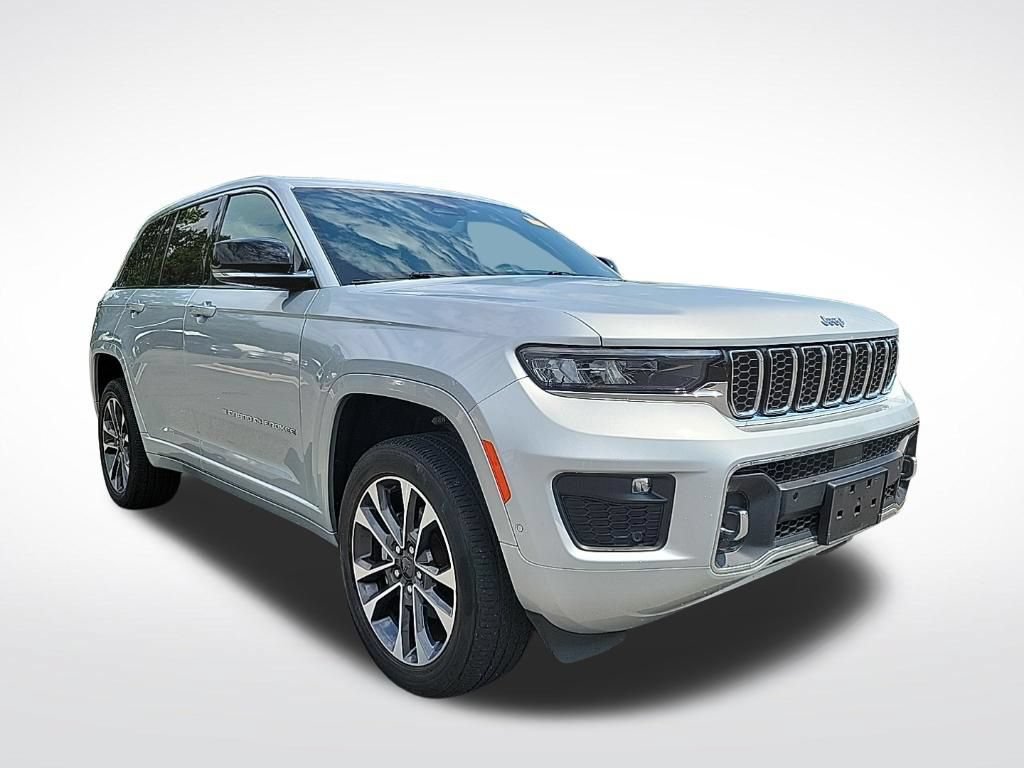 Used 2023 Jeep Grand Cherokee Overland w/ Luxury Tech Group IV AWD/4WD image 6