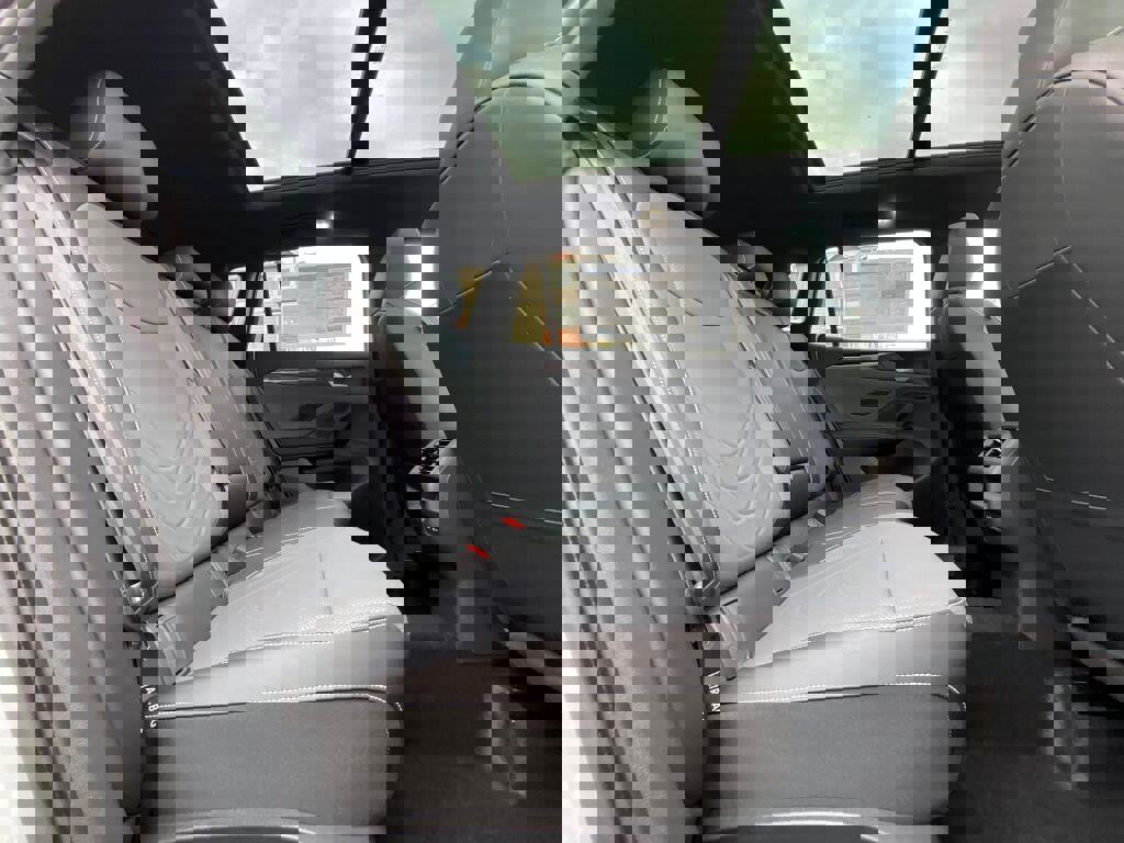 New 2026 Volkswagen Tiguan SE R-Line image 13