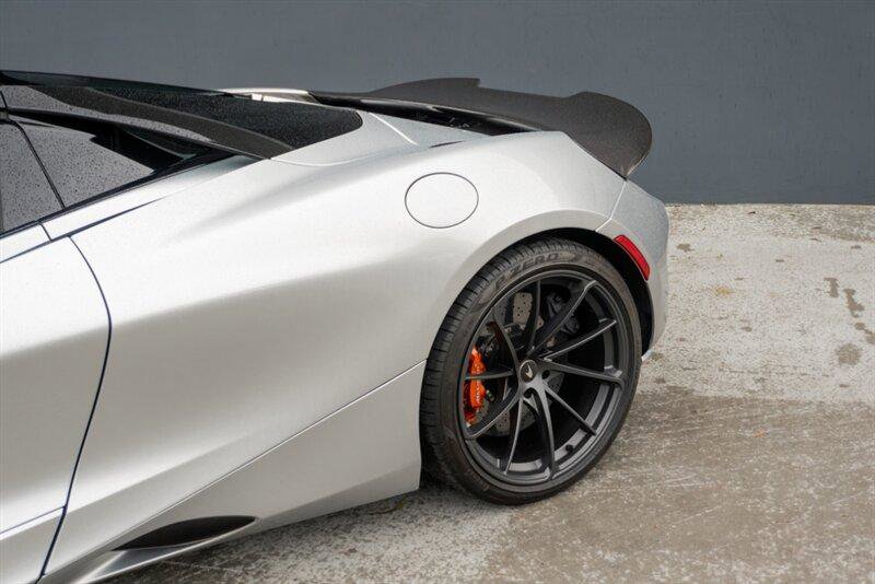 Used 2024 McLaren 750S Spider image 28