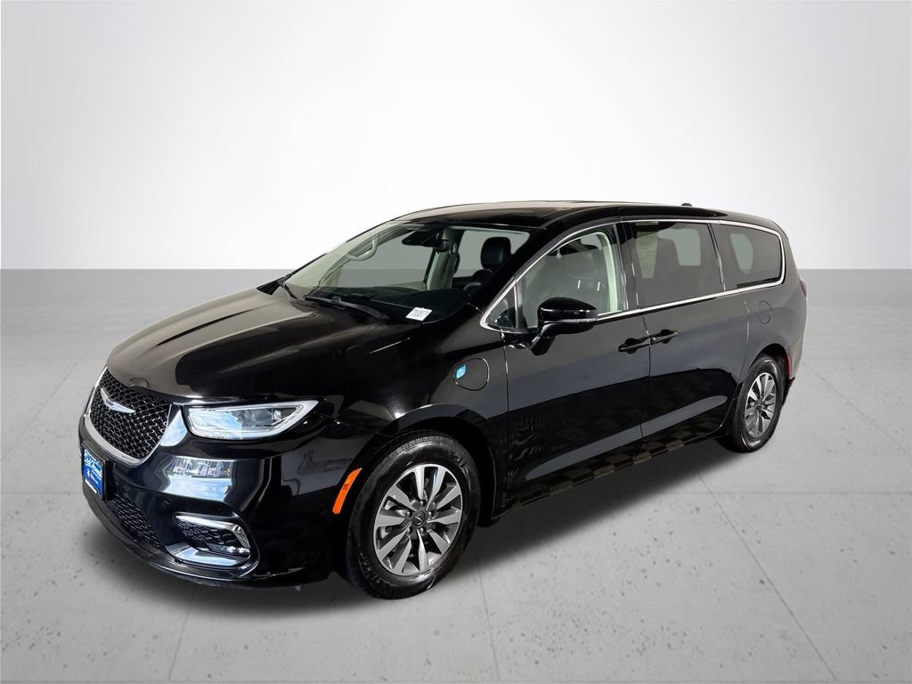 Used 2024 Chrysler Pacifica Limited FWD image 2