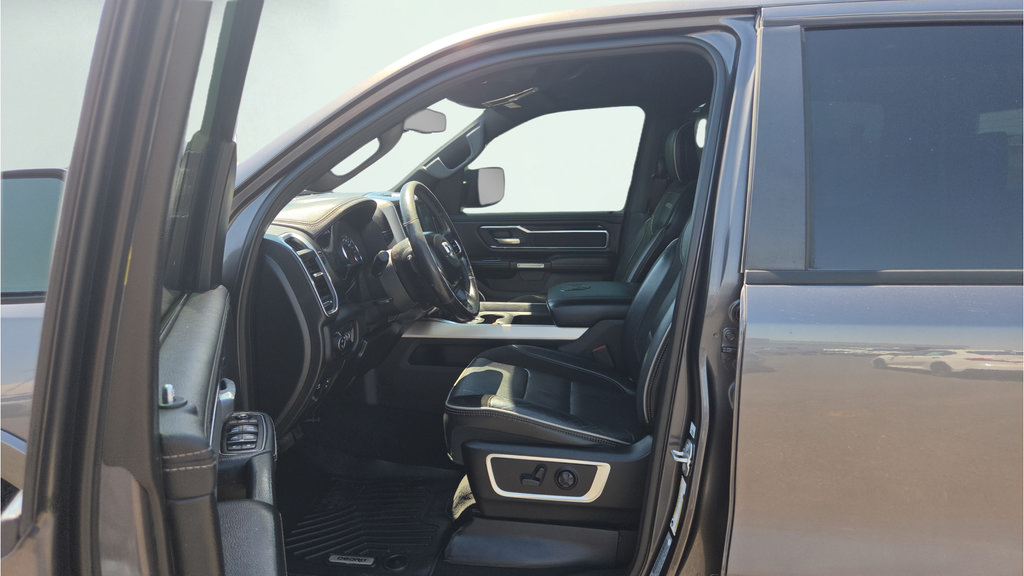 Used 2019 RAM 1500 Laramie w/ Sport Appearance Package AWD/4WD image 26