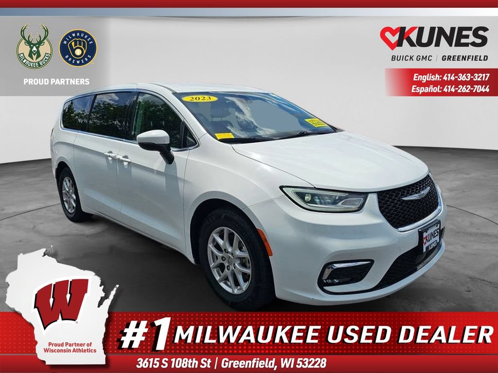 Used 2023 Chrysler Pacifica Touring-L FWD image 1